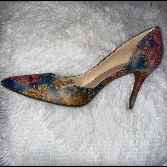 Jessica Simpson Floral Pattern Heels. - Picture 8 of 12